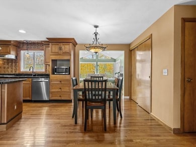 11 Benson St, Worcester, MA 01604 - photo 7