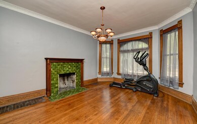 Living Room (2)