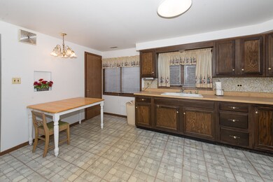 5250 W Oakdale Ave, Chicago, IL 60641 - photo 5