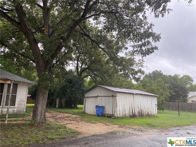 922 E Humphreys St, Seguin, TX 78155 - photo 2