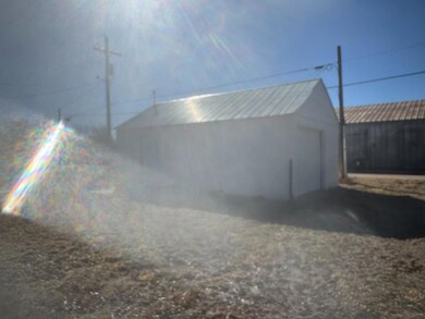 607 S Madison St, Hugoton, KS 67951 - photo 3
