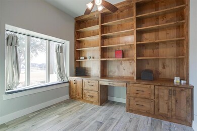 112 Maverick Ct, Granbury, TX 76049 - photo 6