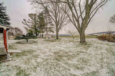 2962 Thinnes St, Cross Plains, WI 53528 - photo 3