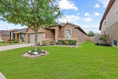 350 Kendall Crest Dr, Alvin, TX 77511 - photo 2