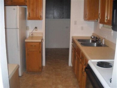 519 Henderson Dr, Jacksonville, NC 28540 - photo 5