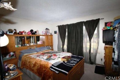 9859 Whitewood Ct, Fontana, CA 92335 - photo 5