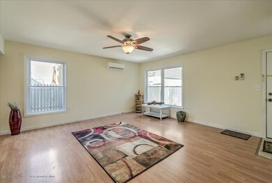 03-LIVING ROOM