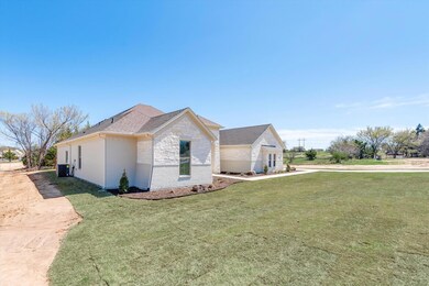 1061 Monaco Ct, Springtown, TX 76082 - photo 2