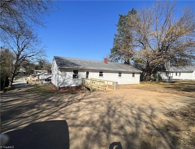 323 Coltrane Ave, High Point, NC 27260 - photo 3