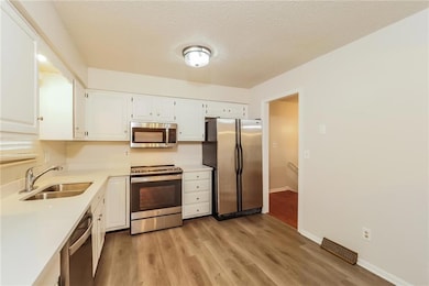 513 NE Grant Dr, Blue Springs, MO 64014 - photo 6