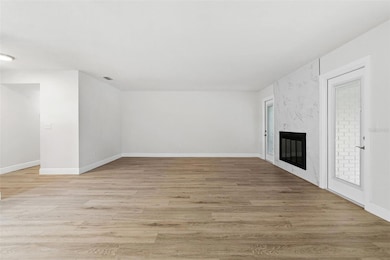 5207 Burr Place unit 2B, Seffner, FL 33584 - photo 3