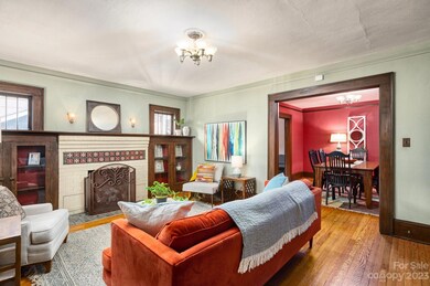 Wide Interior Doorways and Picture Railing