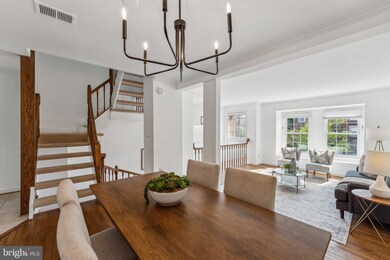 8038 Merry Oaks Ct, Vienna, VA 22182 - photo 6