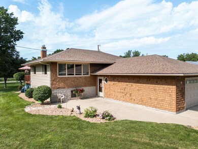 10 Hillcrest Ct SW, Pine Island, MN 55963 - photo 2