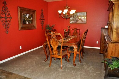 10856Reginal_DiningRm