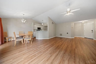 801 Southmeadow Cir, Cincinnati, OH 45231 - photo 5