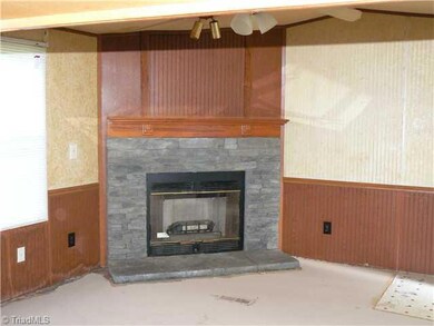 3037 Farmer Ct, Denton, NC 27239 - photo 2