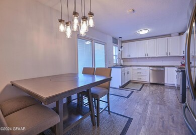 1615 11th Ave S, Grand Forks, ND 58201 - photo 4