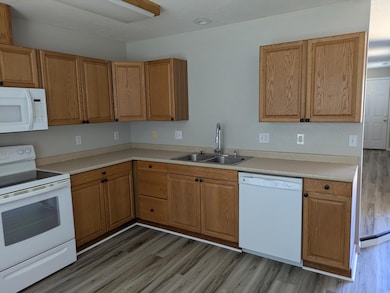 460 Freeman Rd, Central Point, OR 97502 - photo 3