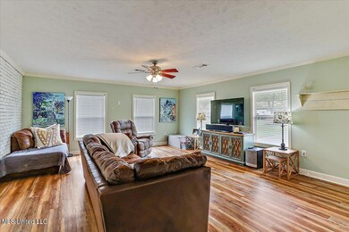 05-208 NW 4th St