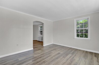 10 Valentine St, Glen Cove, NY 11542 - photo 3