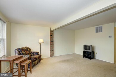 12359 Bonfire Dr, Reisterstown, MD 21136 - photo 2