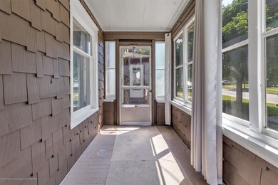 05-1226 N Chestnut St-WindowStill-R