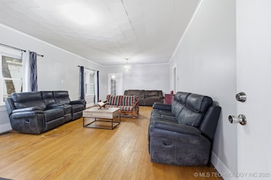 137 E 11th Ave, Bristow, OK 74010 - photo 6