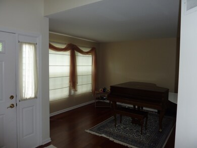 624 S 4th Ave, Des Plaines, IL 60016 - photo 4