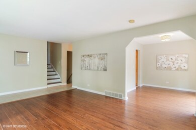 906 Hickory Ln, Naperville, IL 60540 - photo 4