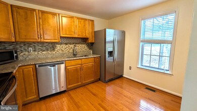 10523 Polk Square Ct, Gaithersburg, MD 20878 - photo 6