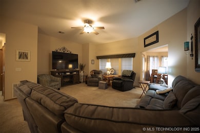 213 Laurel St, Lone Grove, OK 73443 - photo 6