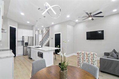 1017 Calvin Ave unit A, Houston, TX 77088 - photo 4