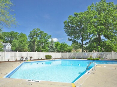 Brookwood on the Greens unit 611, Wood Dale, IL 60191 - photo 2