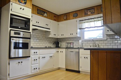 429 Maple Ln, Middletown, NJ 07748 - photo 5