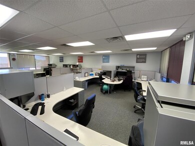 4436 N Brady St unit 102, Davenport, IA 52806 - photo 2