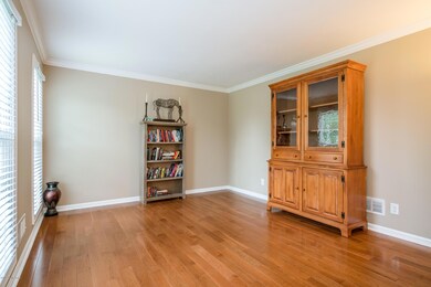 2704 New Moody Ln-32
