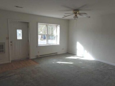 1593 Wert Faulkner Highway living room