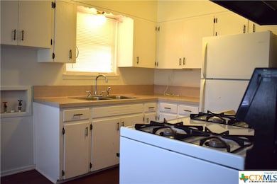 1001 Phil Ave, Copperas Cove, TX 76522 - photo 5