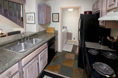 4352_spruce_way_unit_2_kitchen_2