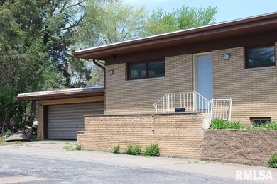 3834 N Division St, Davenport, IA 52806 - photo 5