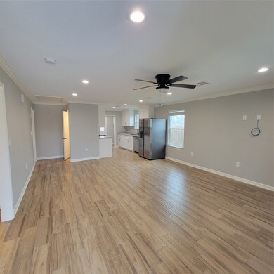 109 Elmer St, Brazoria, TX 77422 - photo 4