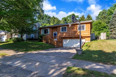 2722 Aurora Dr, Lansing, MI 48910 - photo 3