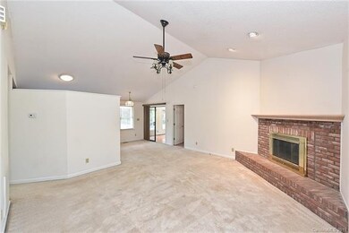 557 Forest Way Dr, Fort Mill, SC 29715 - photo 3