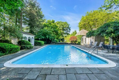 Pool & cabana 114
