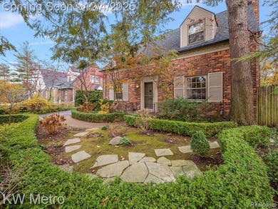 340 Kercheval Ave, Grosse Pointe Farms, MI 48236 - photo 2