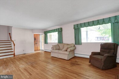 821 Brighton Ave, Reading, PA 19606 - photo 6
