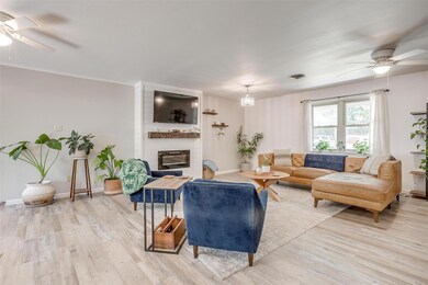 641 Forest Ln, Hurst, TX 76053 - photo 5