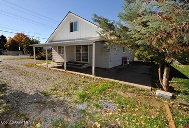 5_Mullan 3721_front_covered porch and ba