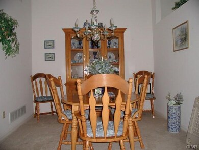 5800 Burning Tree Ln, Macungie, PA 18062 - photo 5